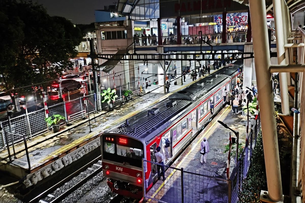 Kebakaran Rumah Padat di Tanah Abang Sempat Picu Gangguan KRL