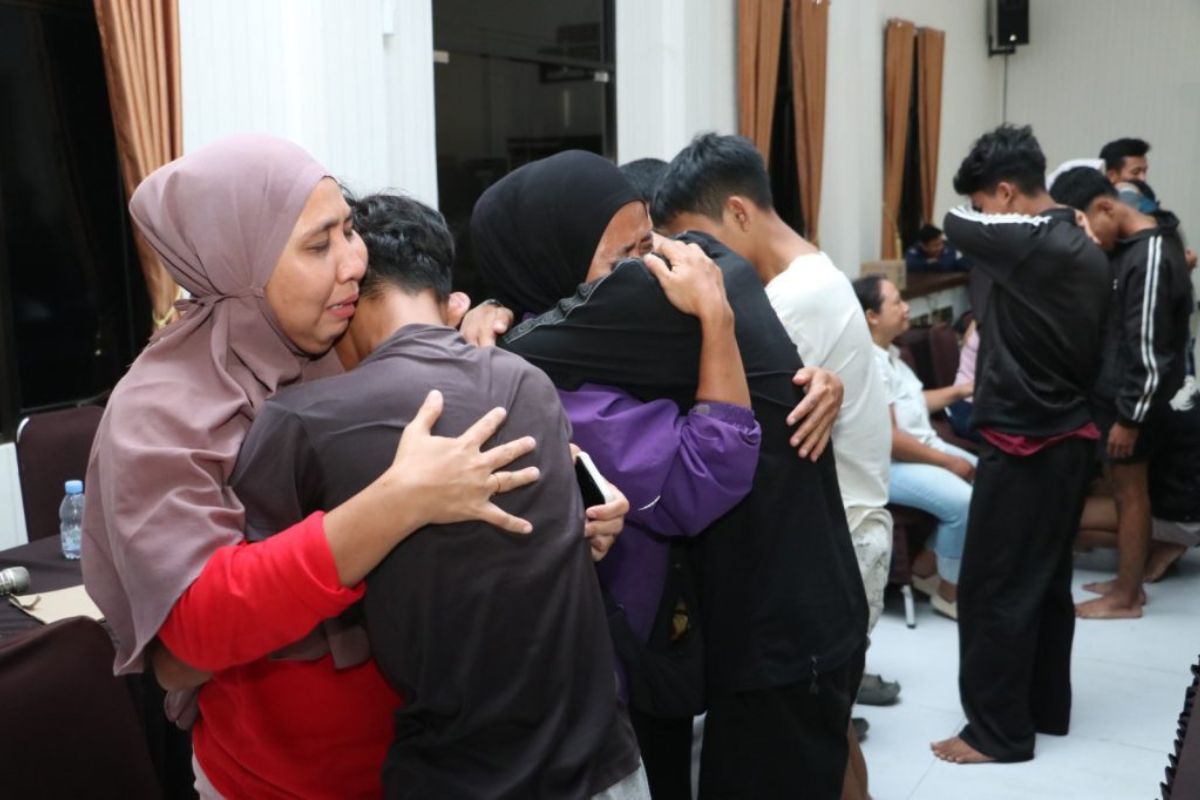 Diduga Hendak Tawuran, 20 Remaja di Kebumen Menangis Sungkem Ibu