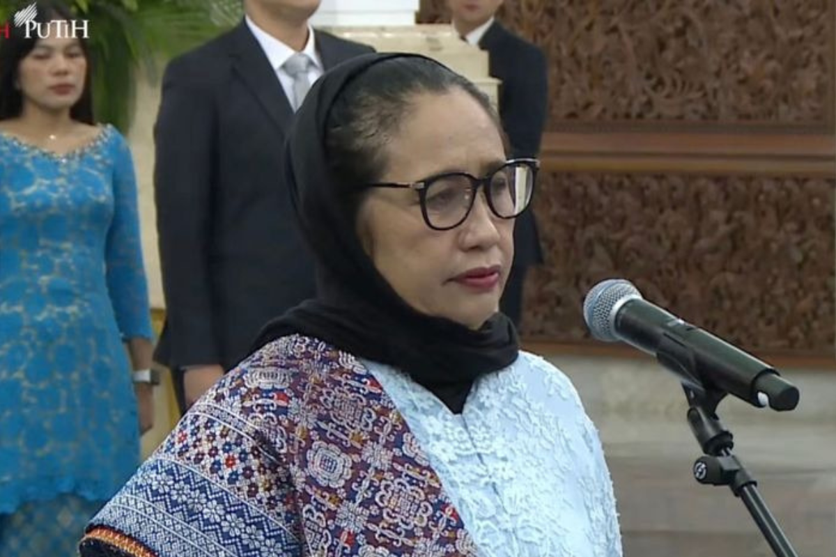 Tangis Haru Nanik Sudaryati Saat Dilantik Prabowo Jadi Kepala BGN