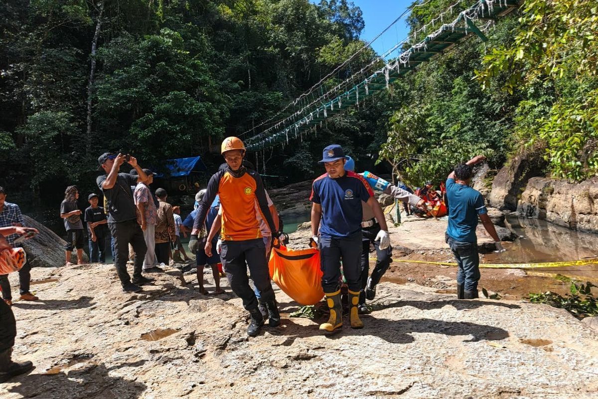 Jembatan Cunca Wulang Ambruk, 2 Wisatawan Austria Tewas