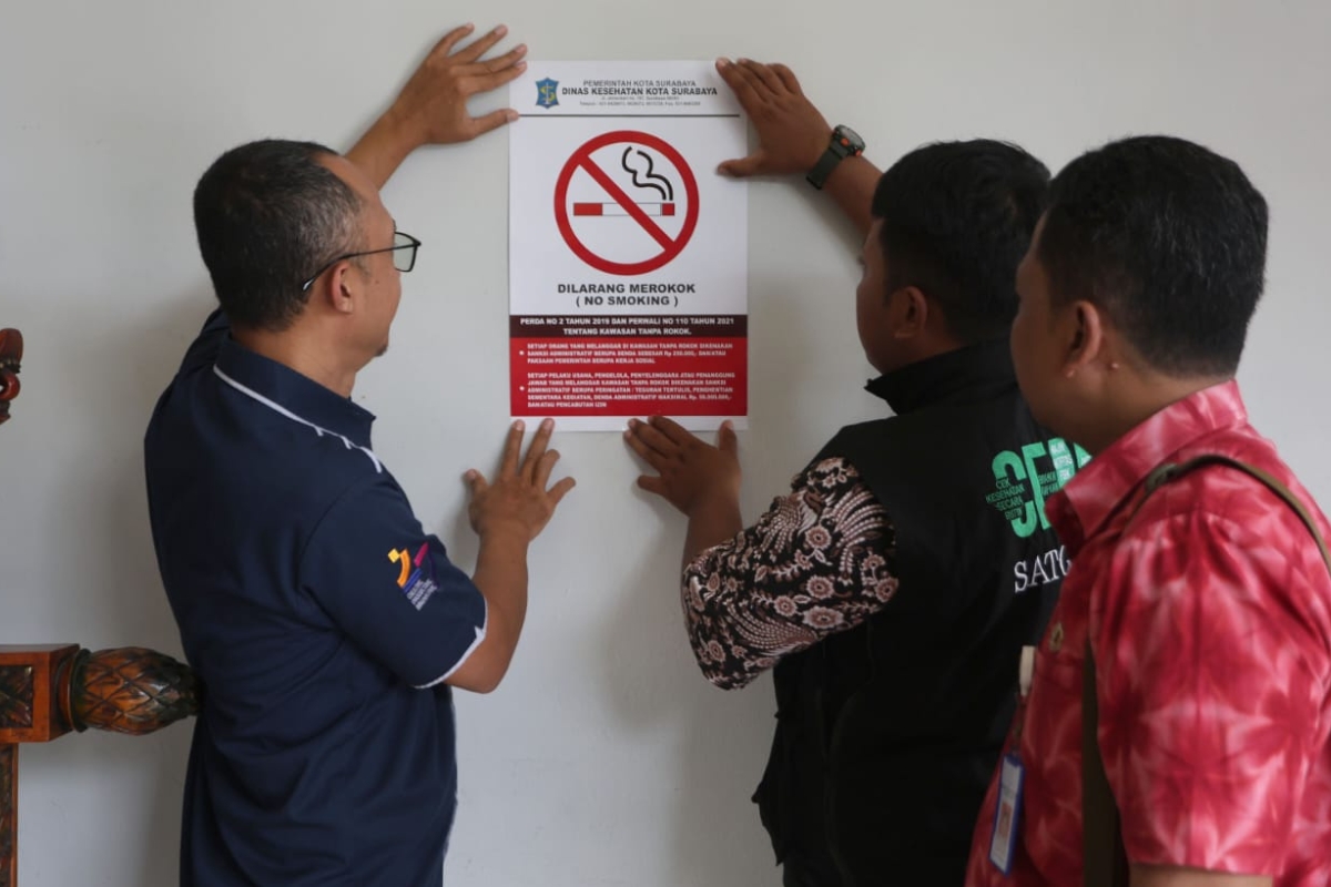 KTR Surabaya Diuji: Konsistensi Aturan Bebas Asap Rokok di Kota