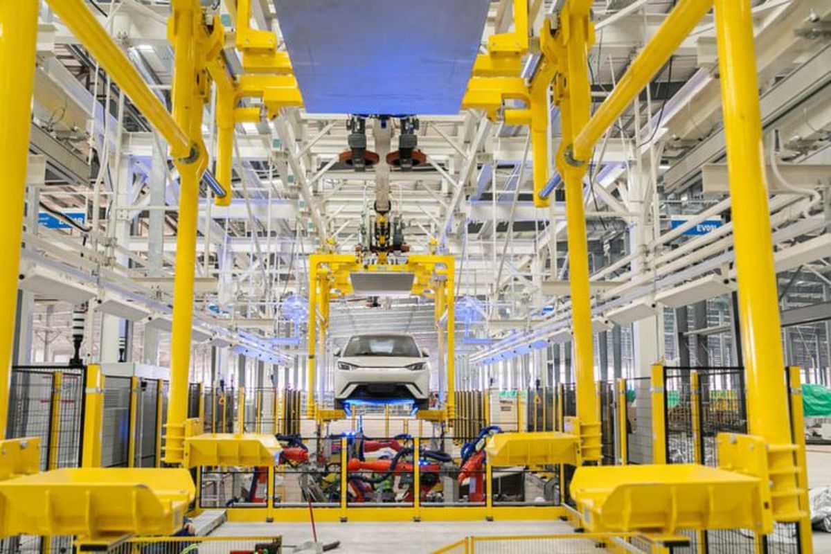 Harga Mobil Listrik China Naik Akibat Lonjakan Biaya Produksi