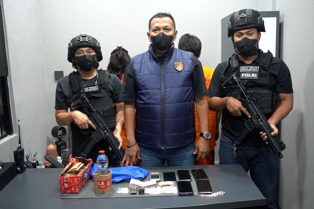 Polisi Bekuk Pasutri Pengedar Sabu 5,65 Gram di Bekasi