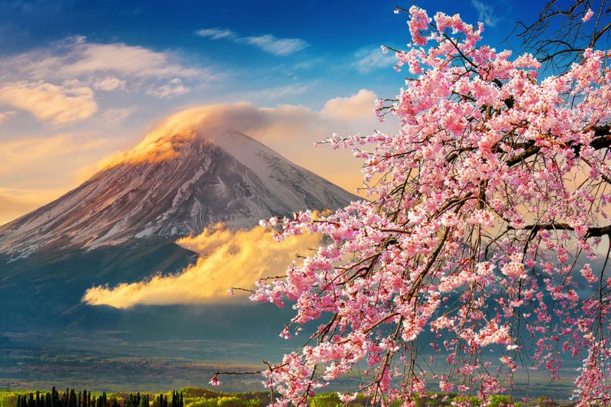 Gunung Fuji Resmi Dibuka, Dua Pos Darurat Baru Kini Tersedia