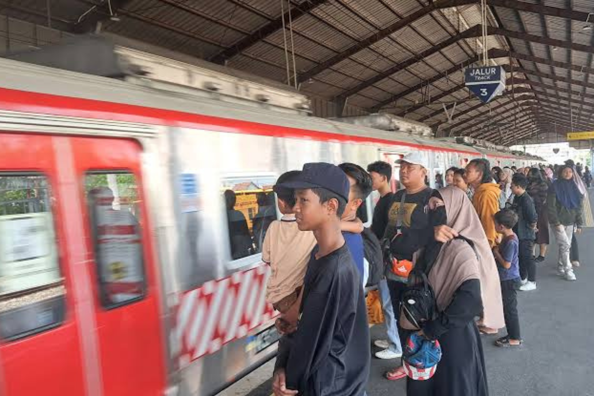 Keluhan Pekerja di KRL Solo-Jogja: Bagaimana Aturan Study Tour Anak?