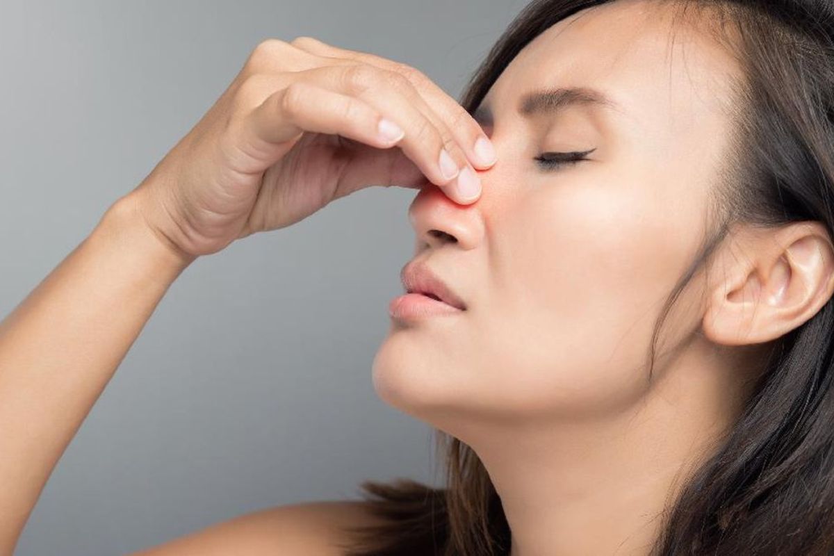 Risiko Fatal Memencet Jerawat di Hidung dan Solusi Amannya