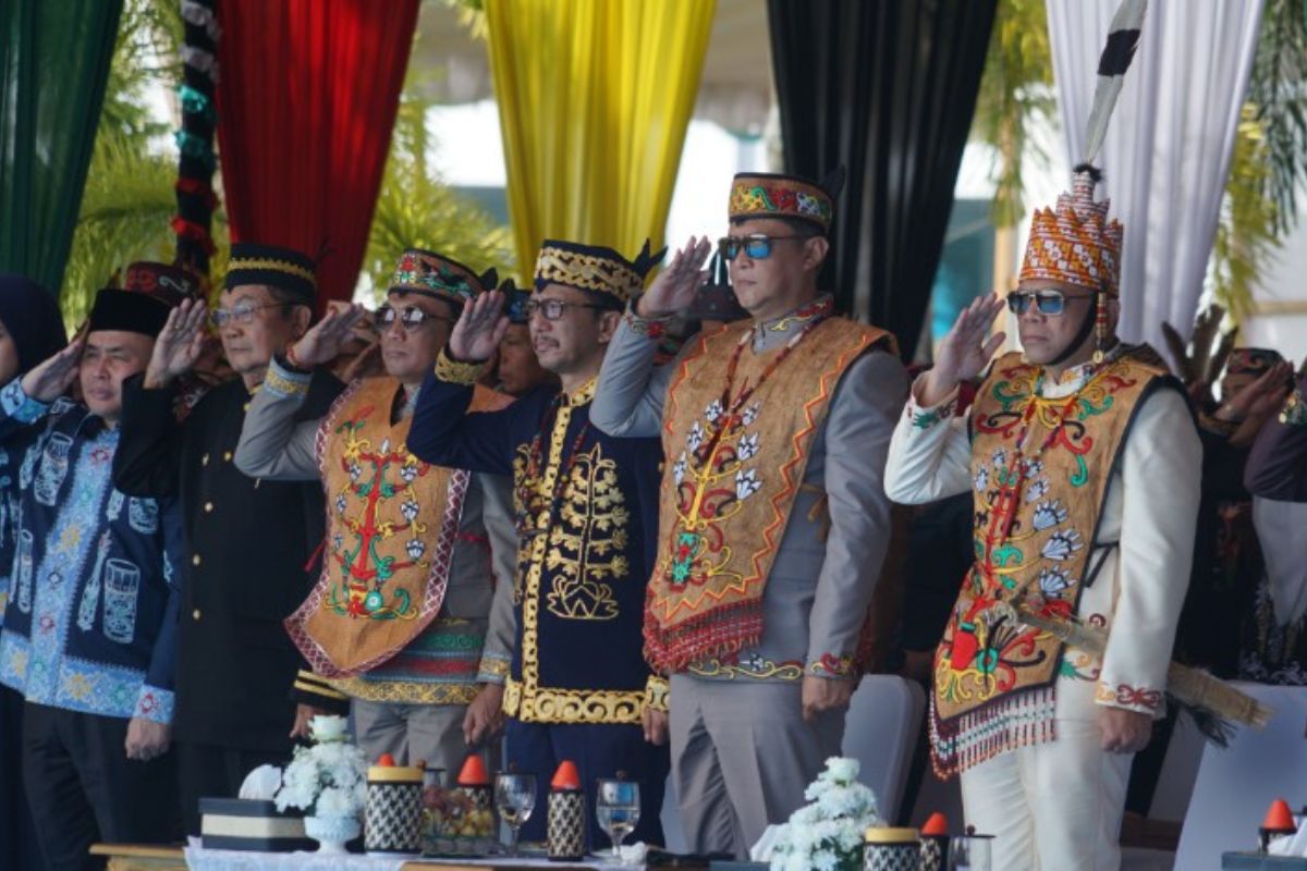 Pangdam XXII/Tambun Bungai Terima Gelar Kehormatan Adat Dayak