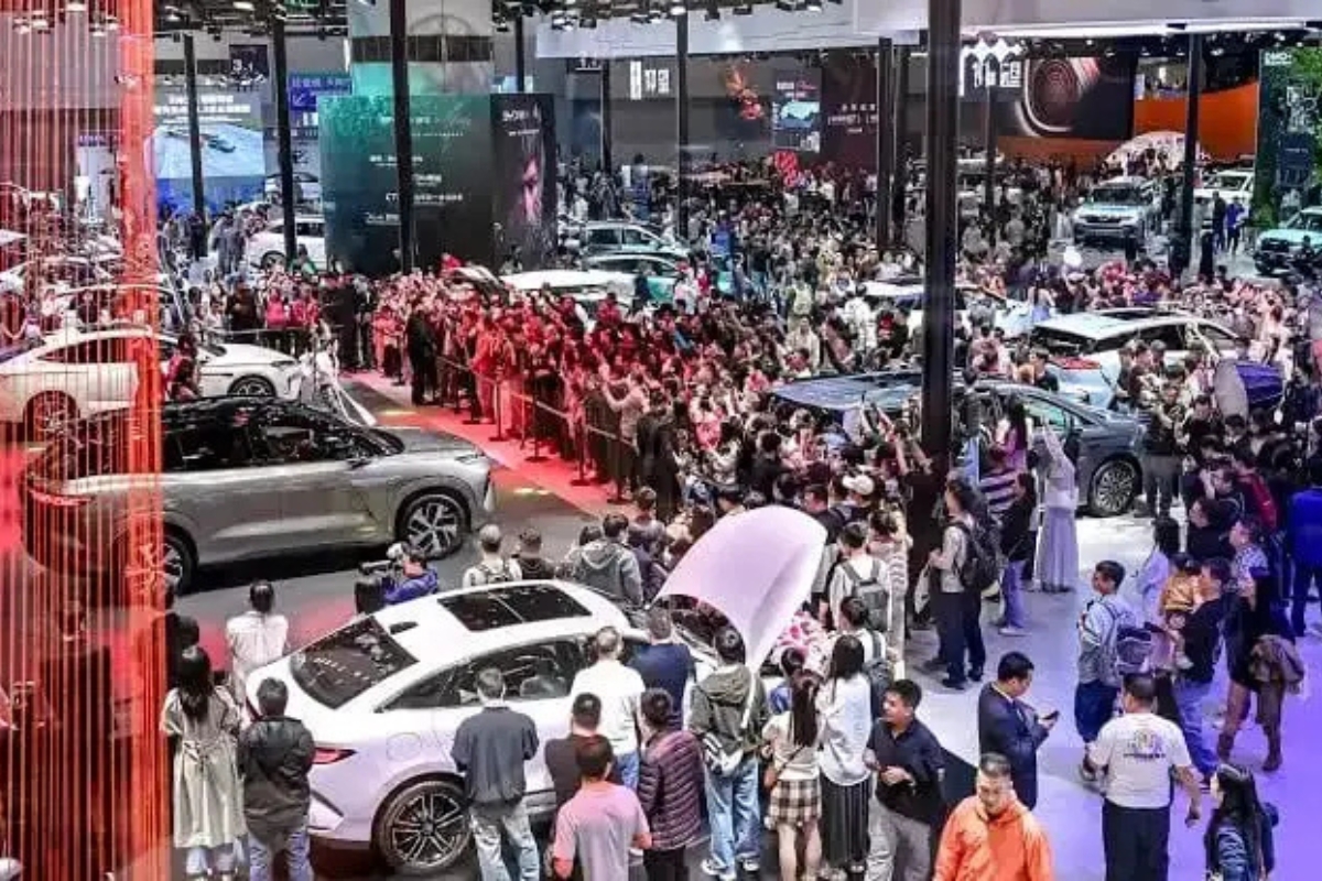 Kendaraan Listrik Dominasi 60 Persen Pasar Otomotif Tiongkok