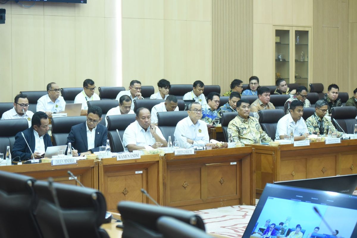 DPR Dorong Kepastian Hukum Pertambangan Rakyat di Daerah