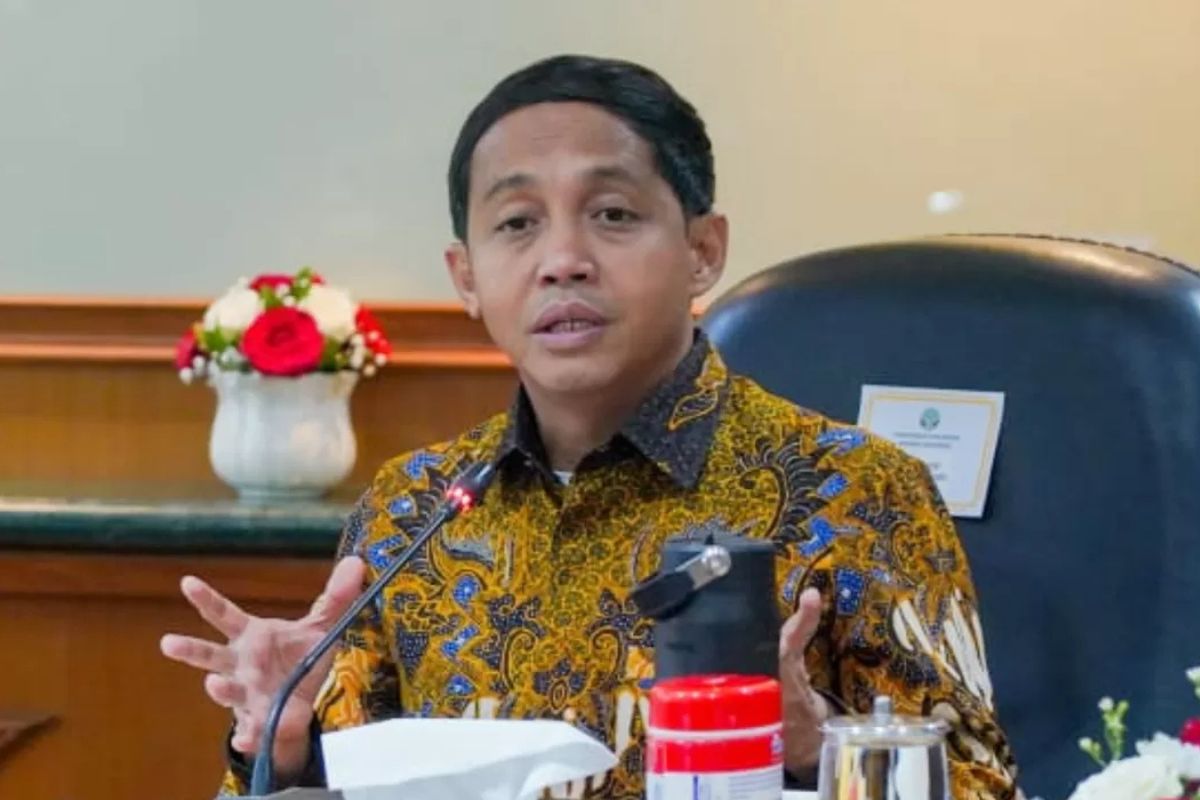 Menhut Raja Juli Laporkan Amplop dari Bupati Kuansing ke KPK