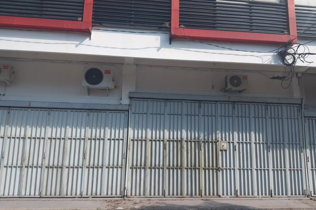 Berkedok Kantor Trading, Markas Scam Solo Baru Sewa Ruko Dekat Mal