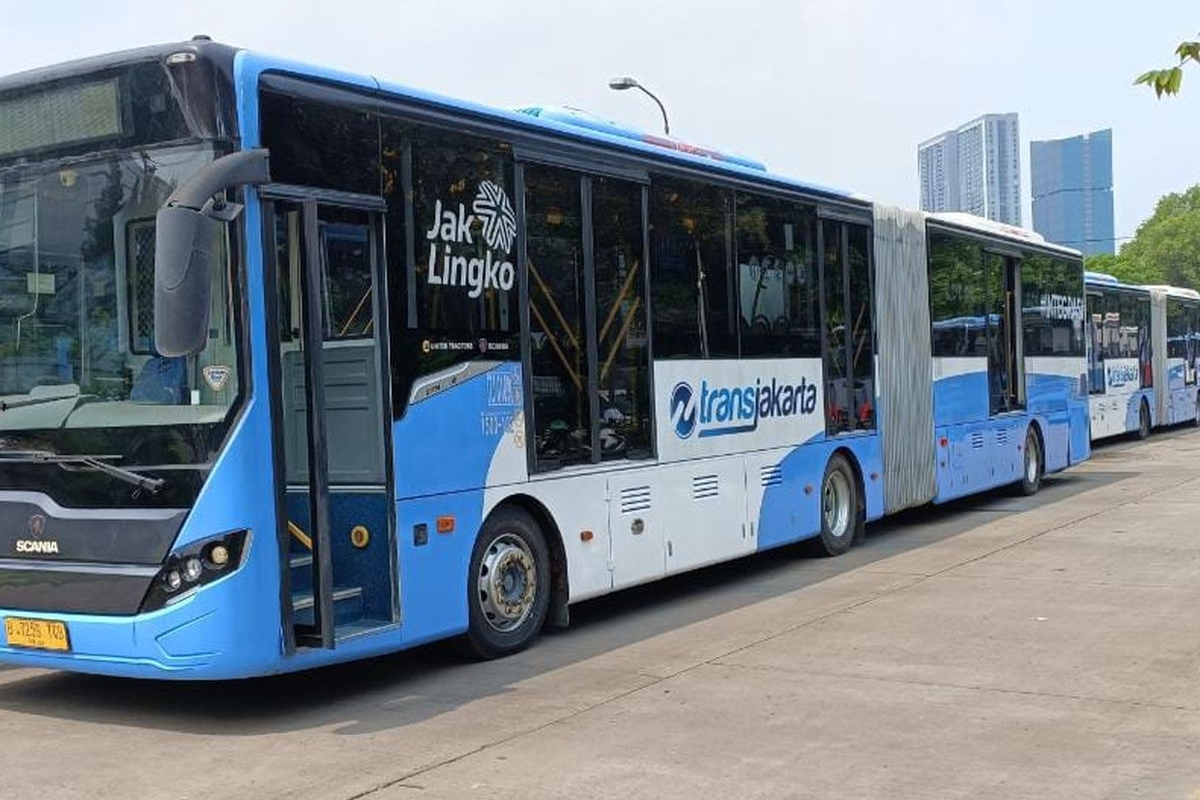 Imbas Tawuran Warga di Stasiun Klender, Rute Transjakarta Terlambat