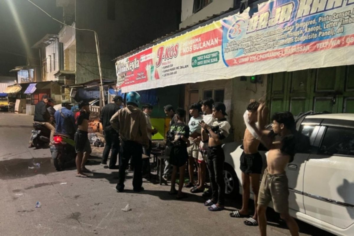 Polisi Bubarkan Kerumunan Remaja di Depok untuk Cegah Tawuran