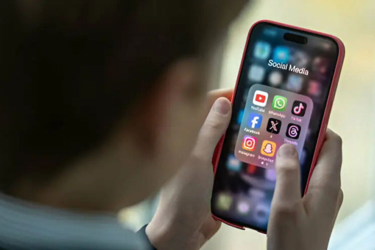 Kemkomdigi Kaji Aturan Wajib Nomor HP untuk Medsos