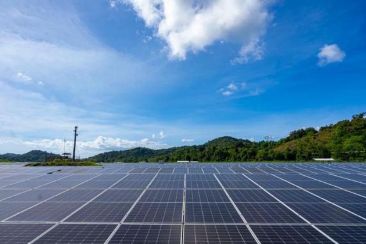 Uni Eropa Blokir Dana untuk Panel Surya China Demi Keamanan Listrik