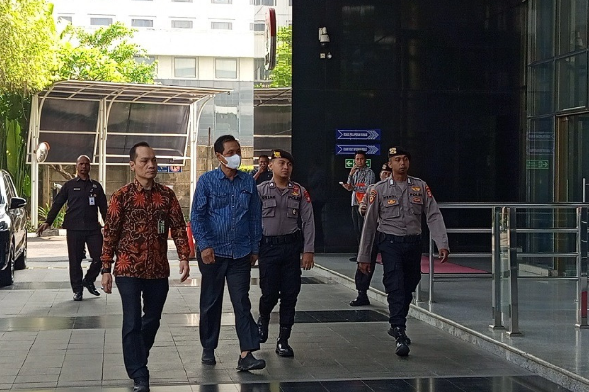 Bupati Muara Enim Edison Tiba di KPK Usai Terjaring OTT
