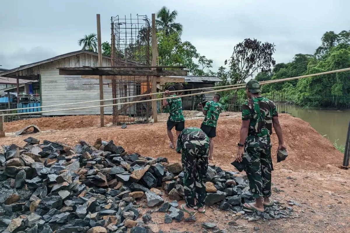 Sinergi TNI-Polri dan Warga Percepat Proyek Jembatan Buong Baru