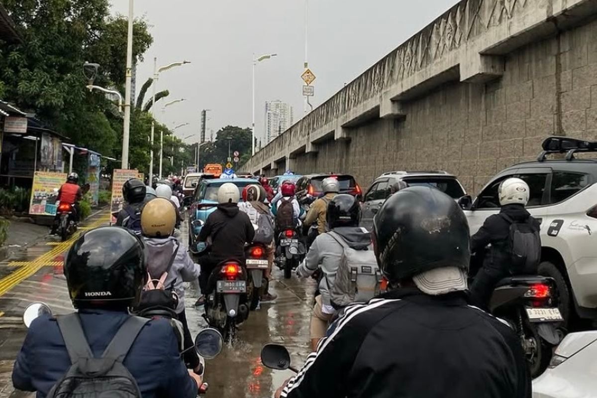 Libur Panjang Usai, Kawasan Jakarta Timur Kembali Dikepung Macet
