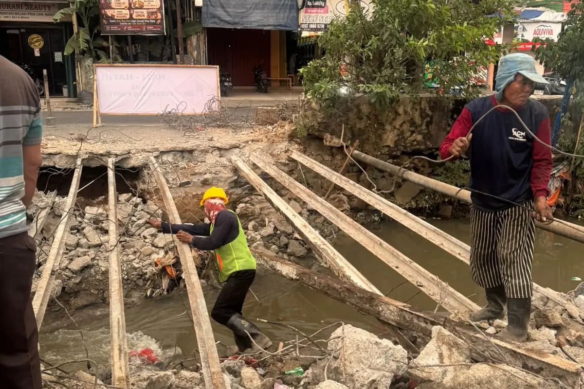 Perbaikan Jembatan Ambles di Cipayung Depok Resmi Dimulai