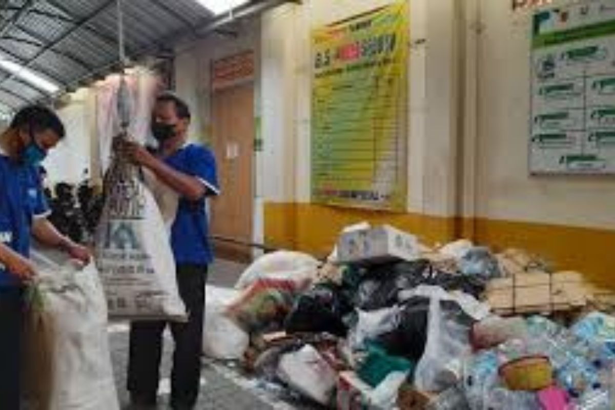 Bank Sampah Semarang Kelola 1.705 Ton Sampah, Omzet Rp 1,99 M