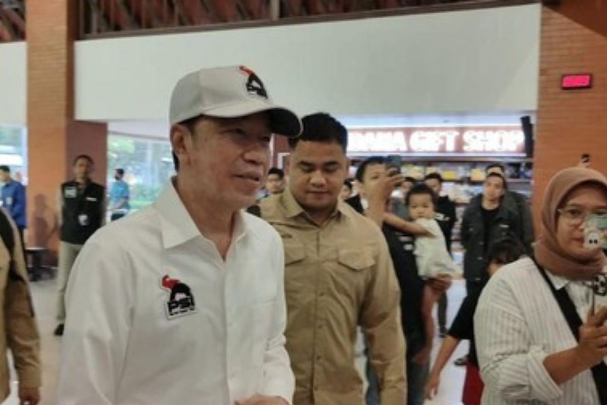 Pakai Atribut PSI, Jokowi Terbang ke Lampung untuk Safari Politik