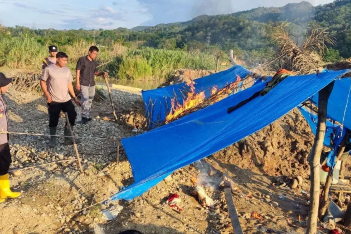 Sumbar Kepung 300 Tambang Emas Ilegal, Mahyeldi Desak Aparat Bertindak