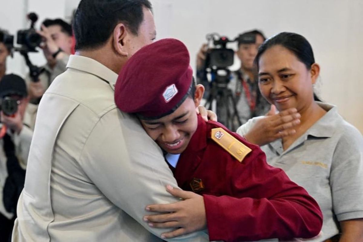 Prabowo Beri Semangat Korban Bullying di Sekolah Rakyat Bali