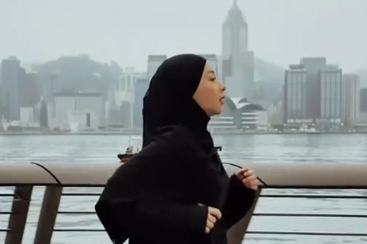 Gaya Hijab Sporty Nikita Willy, Tetap Sopan Saat Olahraga Lari