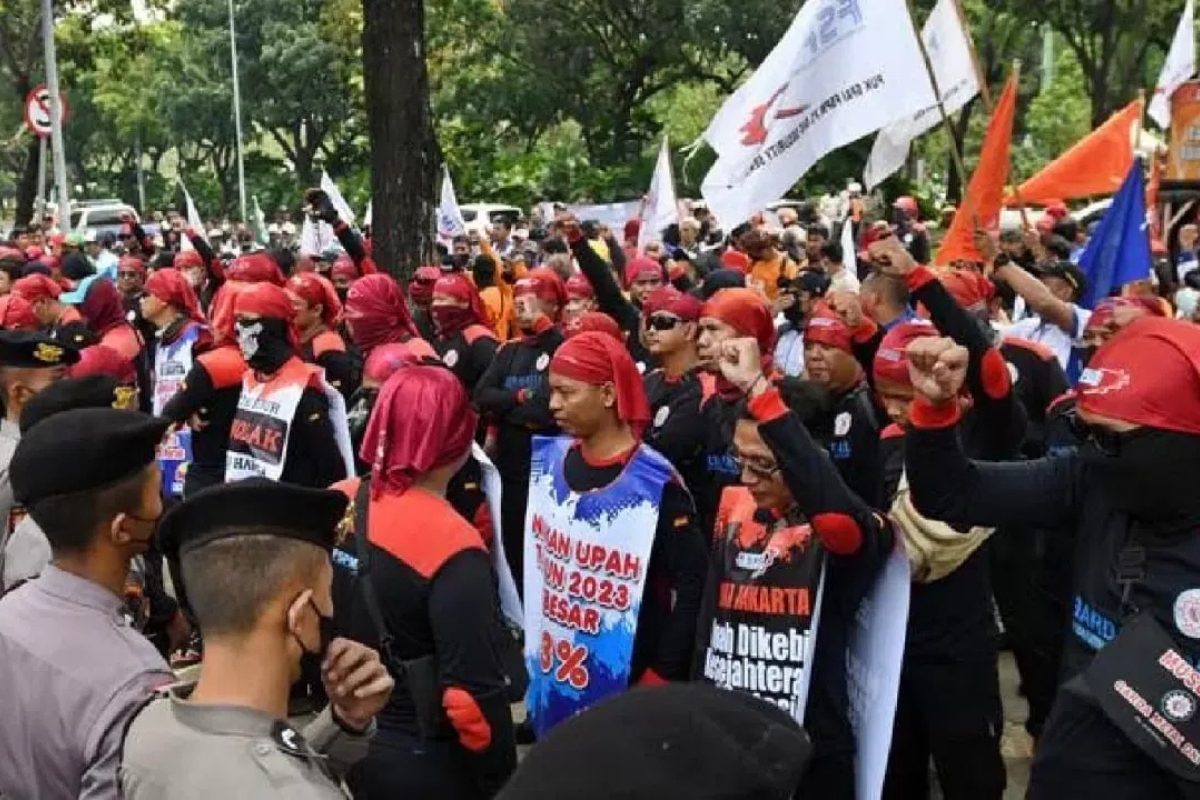 Revisi UU Ketenagakerjaan Atur Hak Mogok Buruh dan Upah Minimum
