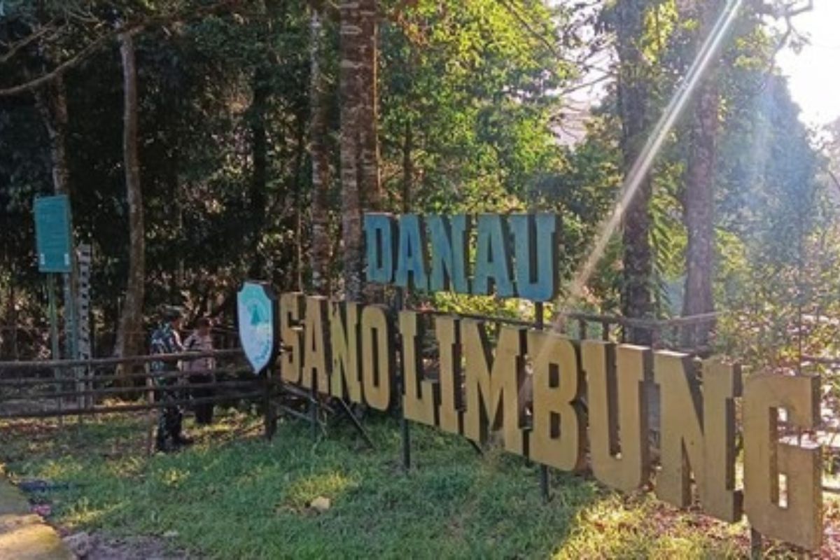 Akses Rusak Parah, Objek Wisata Danau Sano Limbung Ditutup Petugas