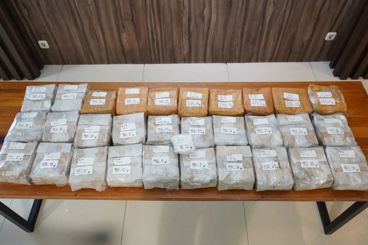 Polisi Tangkap Pengedar dan Sita 32 Kg Sabu Asal Malaysia