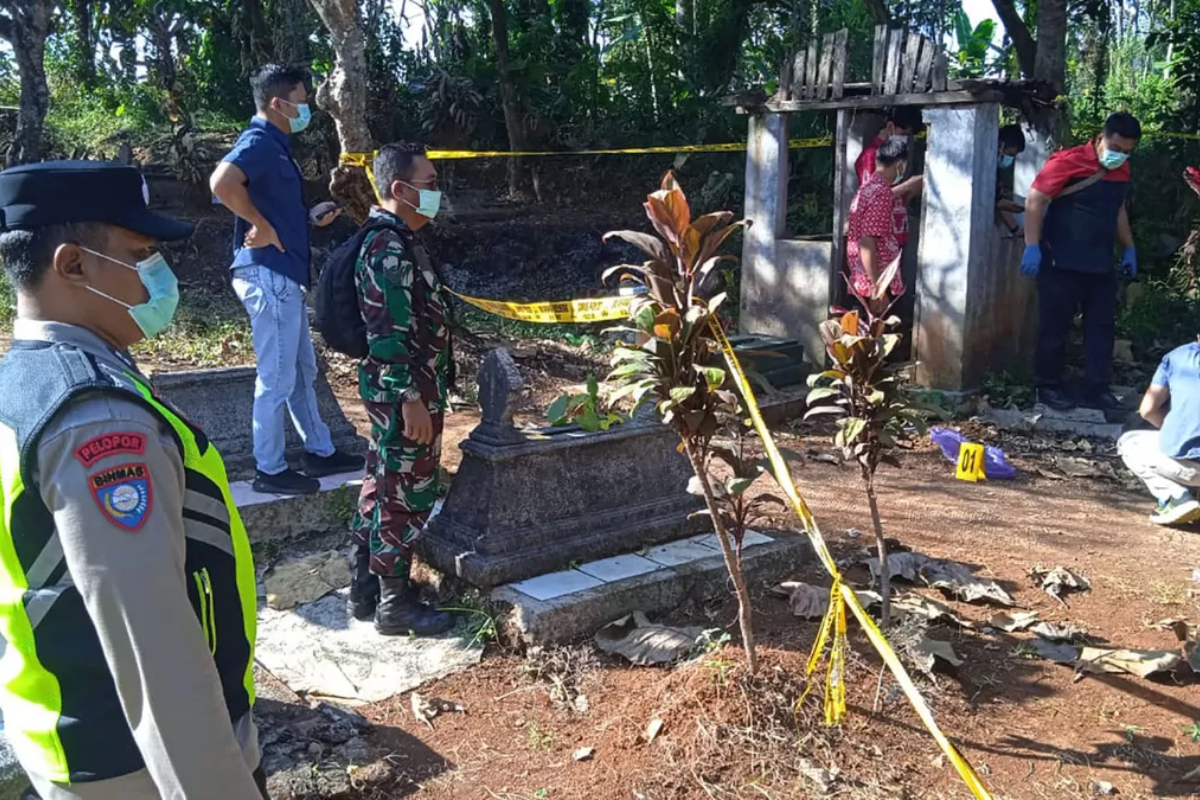 Geger Penemuan Jenazah Bayi Laki-laki di TPU Bawen, Polisi Lakukan Otopsi