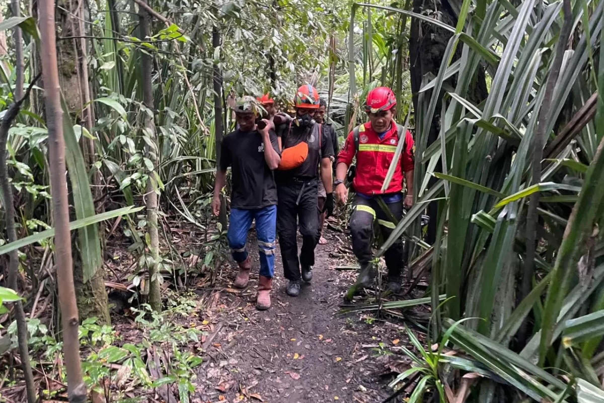 Evakuasi 3 Pendaki Tewas Terkubur Material Vulkanik Gunung Dukono
