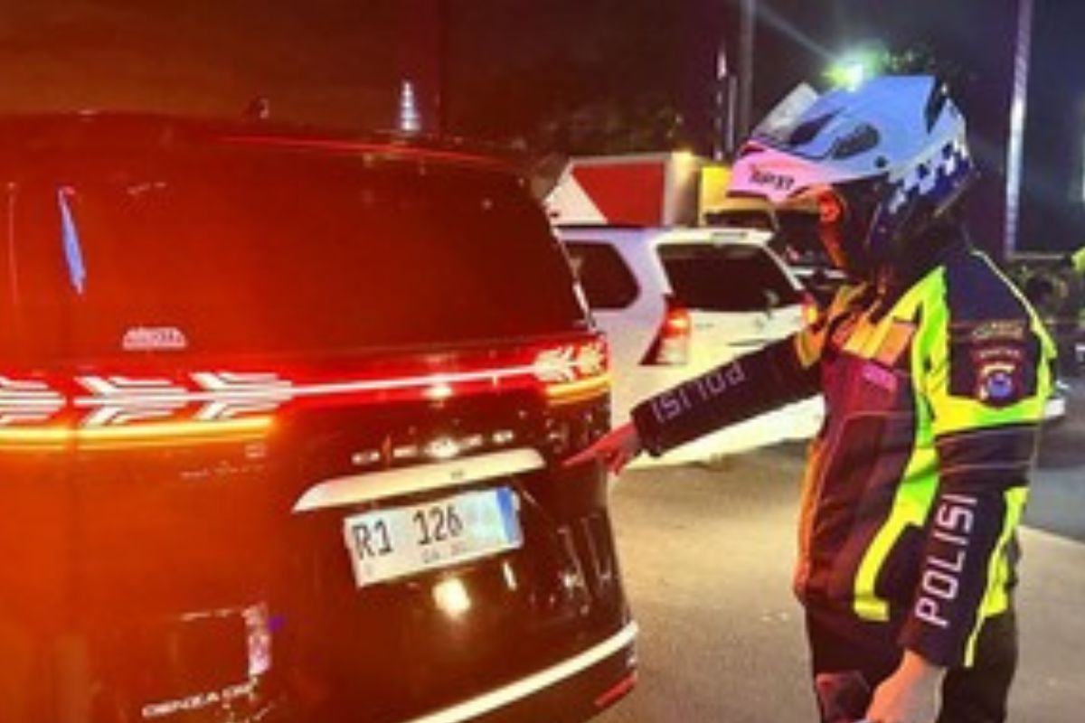Viral Mobil Denza D9 Ditilang Akibat Pakai Pelat Modifikasi R1