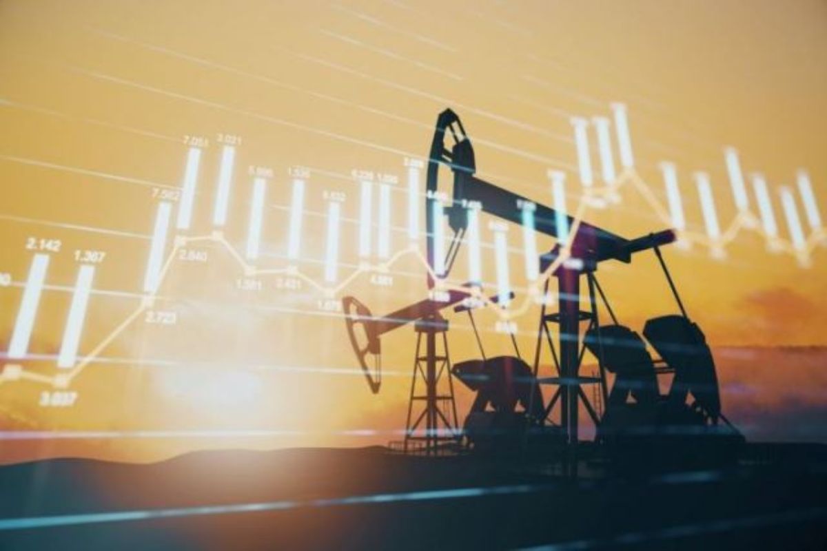 Harga Minyak Dunia Turun Tipis, Masih di Atas USD 100