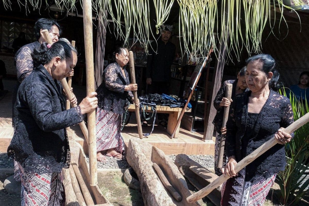 Suku Osing Sukses Ubah Kekayaan Budaya Jadi Sumber Penghasilan