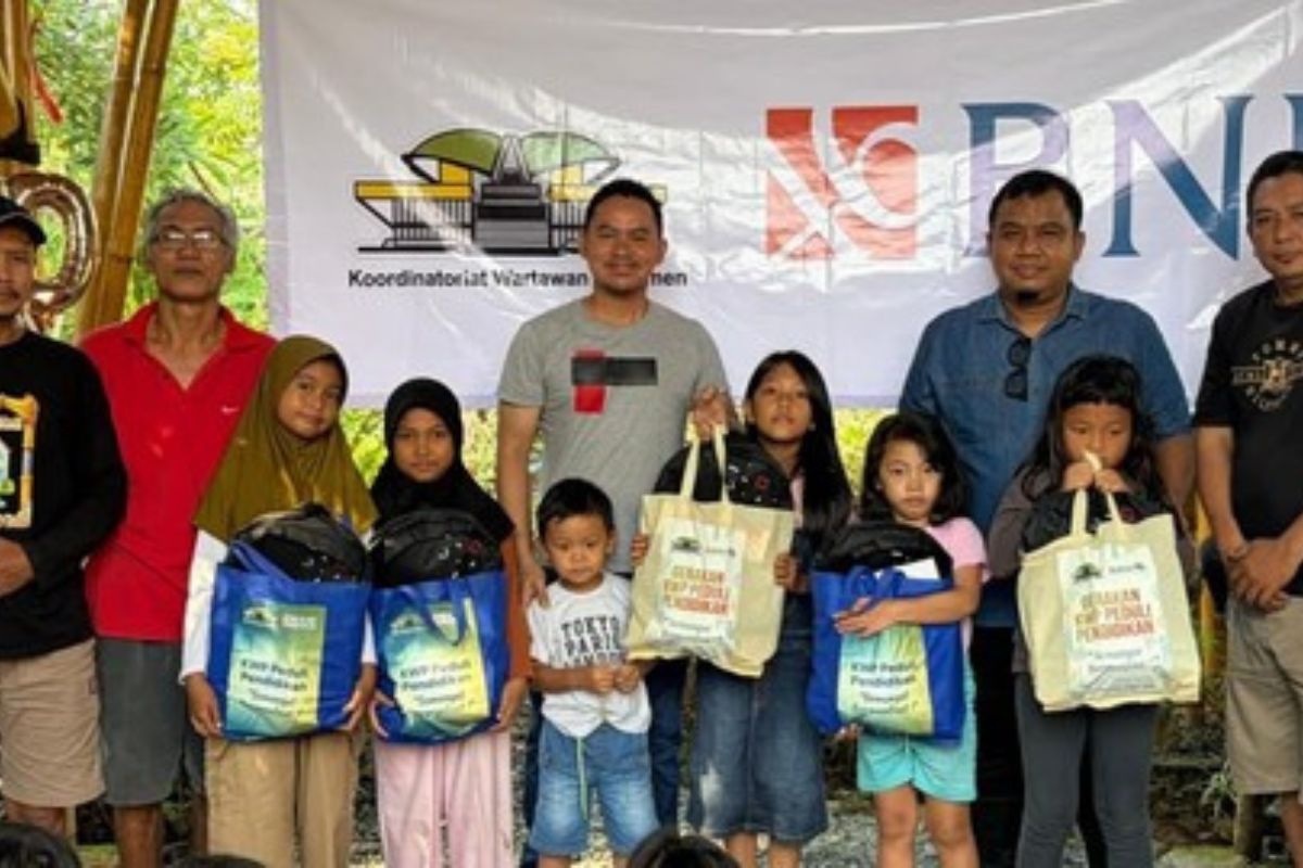 KWP Berbagi Alat Tulis, Herman Khaeron Apresiasi Aksi Sosial Pers