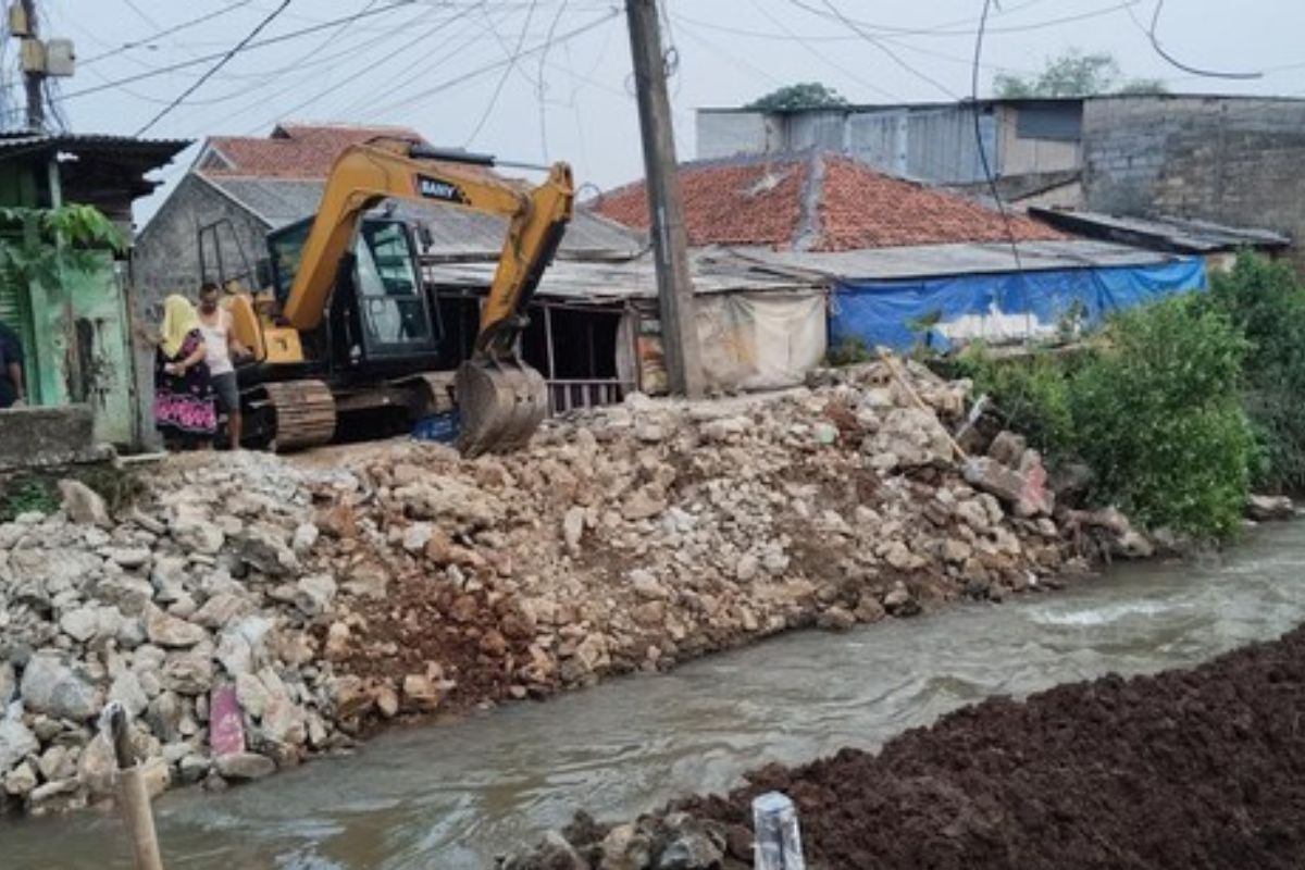 Jembatan Ambles di Cipayung Mulai Diperbaiki dan Dibongkar Total