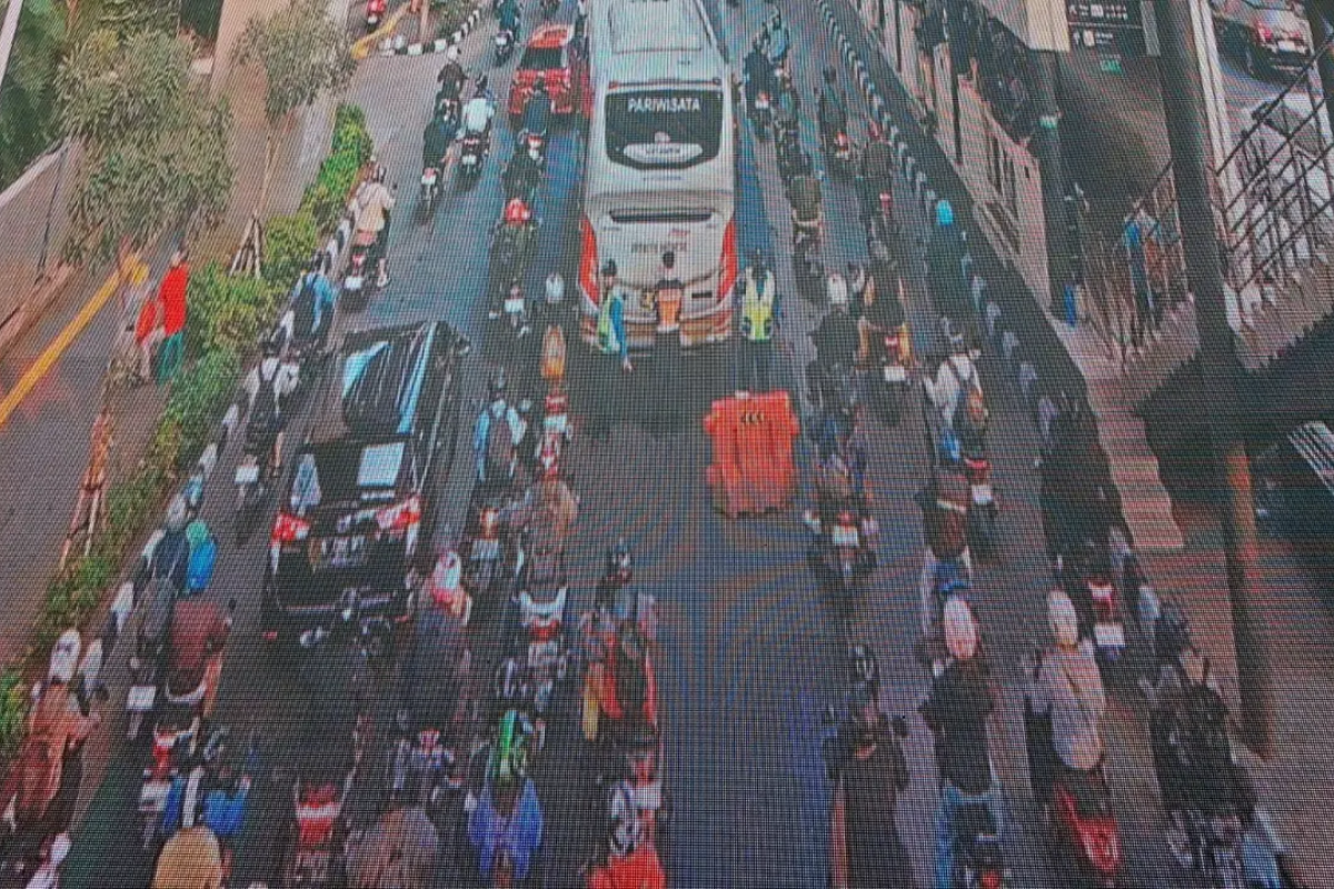 Gangguan Mesin Bus di Cawang Cikoko Sebabkan Kemacetan Lalin