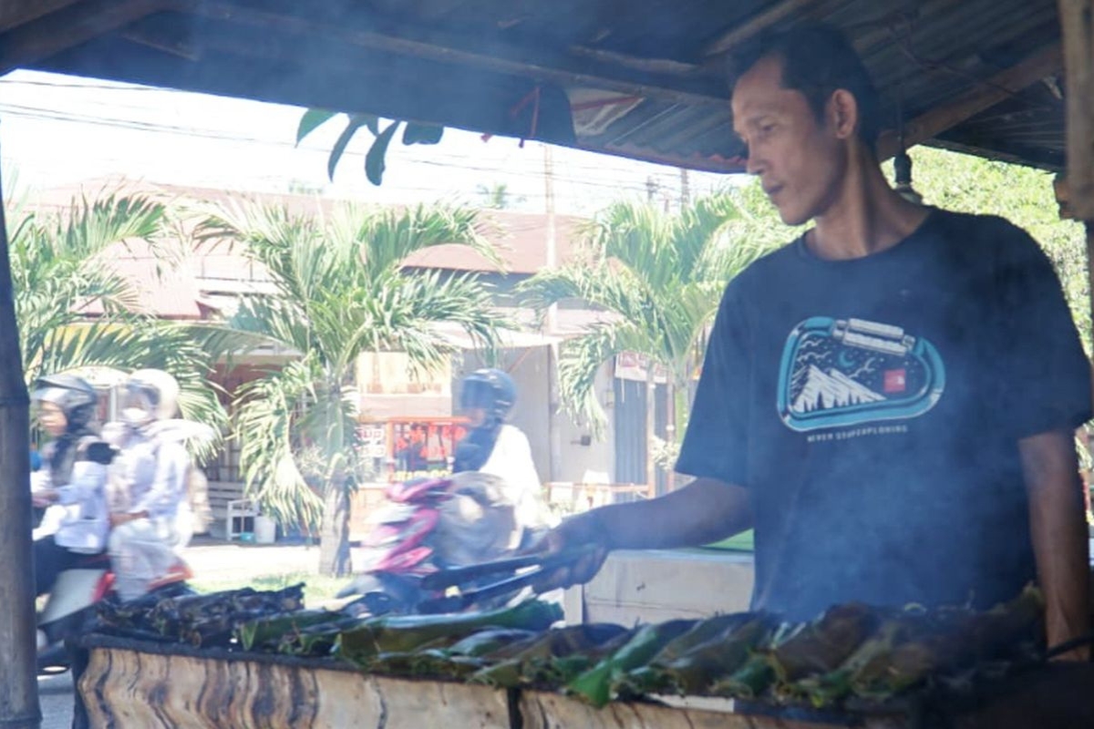 Penjual Lompong Sagu di Padang Setia Jaga Resep Autentik