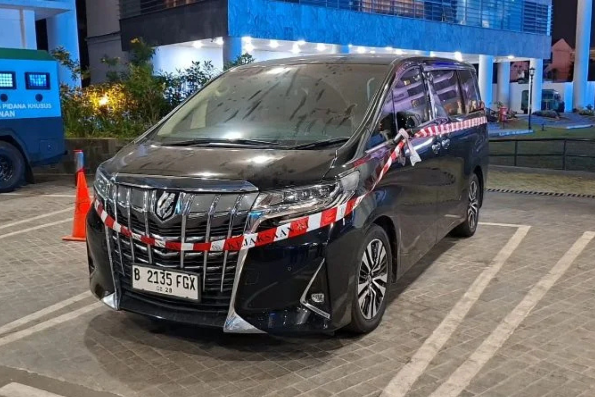 Kasus Korupsi MBG: Mobil Milik Tersangka Asep Yusuf Disita Kejagung