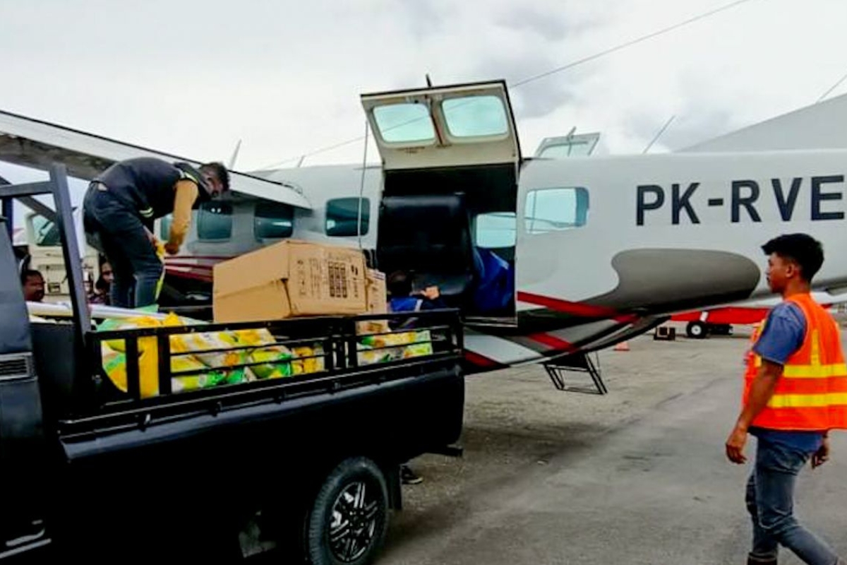 Menembus Medan Berat, Bulog Pasok Beras ke Wilayah 3T Papua