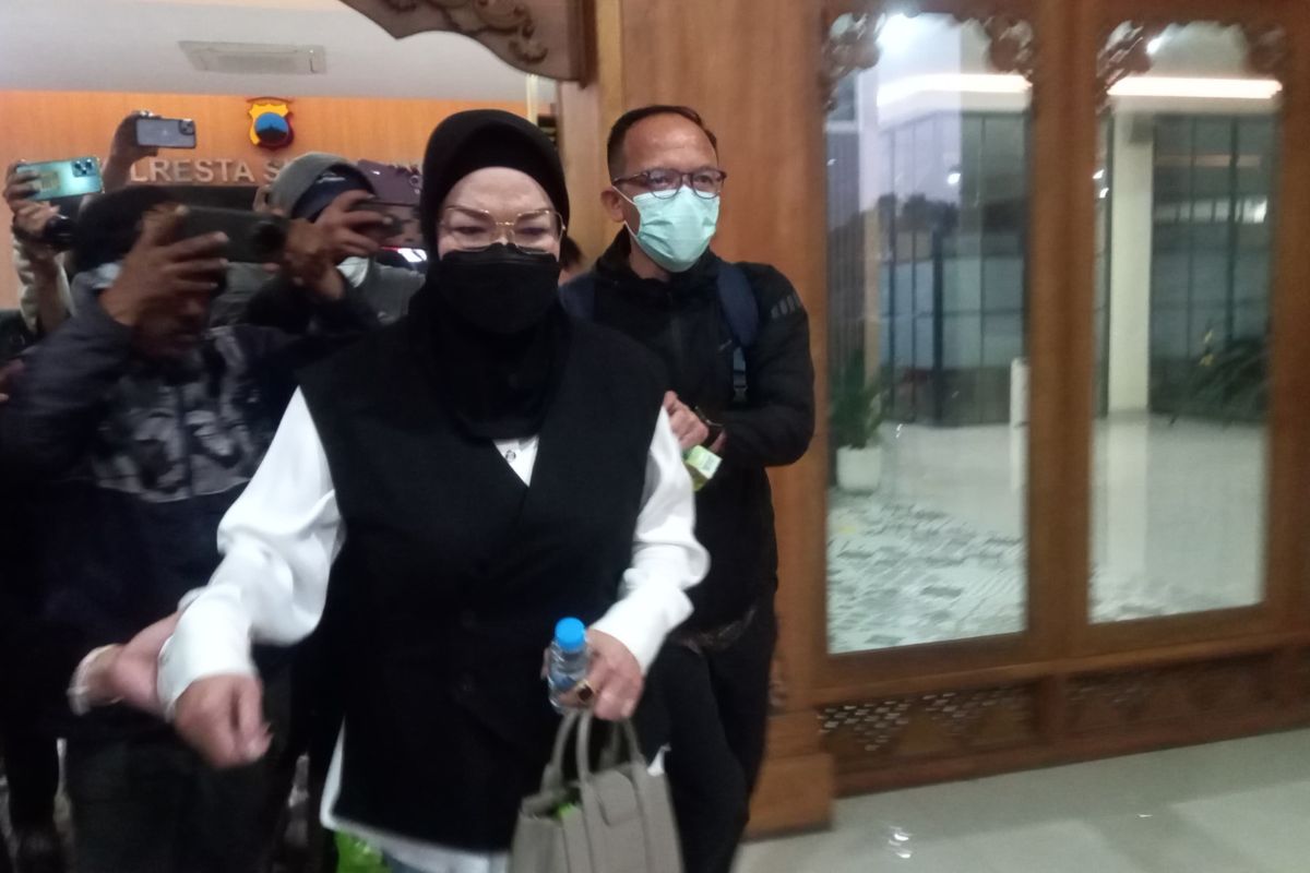 Diperiksa 8 Jam Pascaterjaring OTT KPK, Bupati Sukoharjo Pilih Bungkam