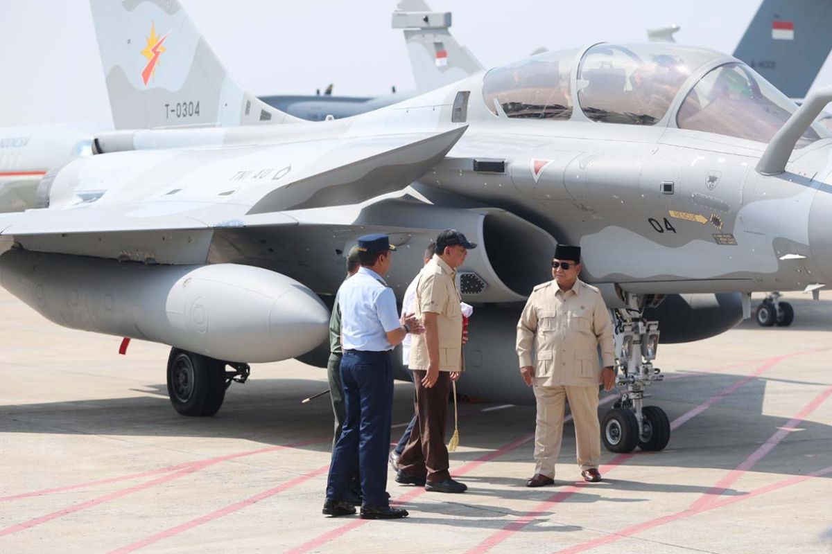 Prabowo Serahkan Jet Tempur Rafale dan Alutsista Baru ke TNI AU