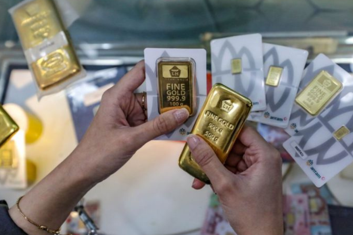 Harga Emas Antam Anjlok Rp30 Ribu Menjadi Rp2,703 Juta per Gram