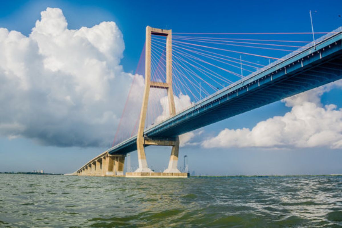 Perjalanan Suramadu dari Jembatan Tol Menjadi Jalan Umum
