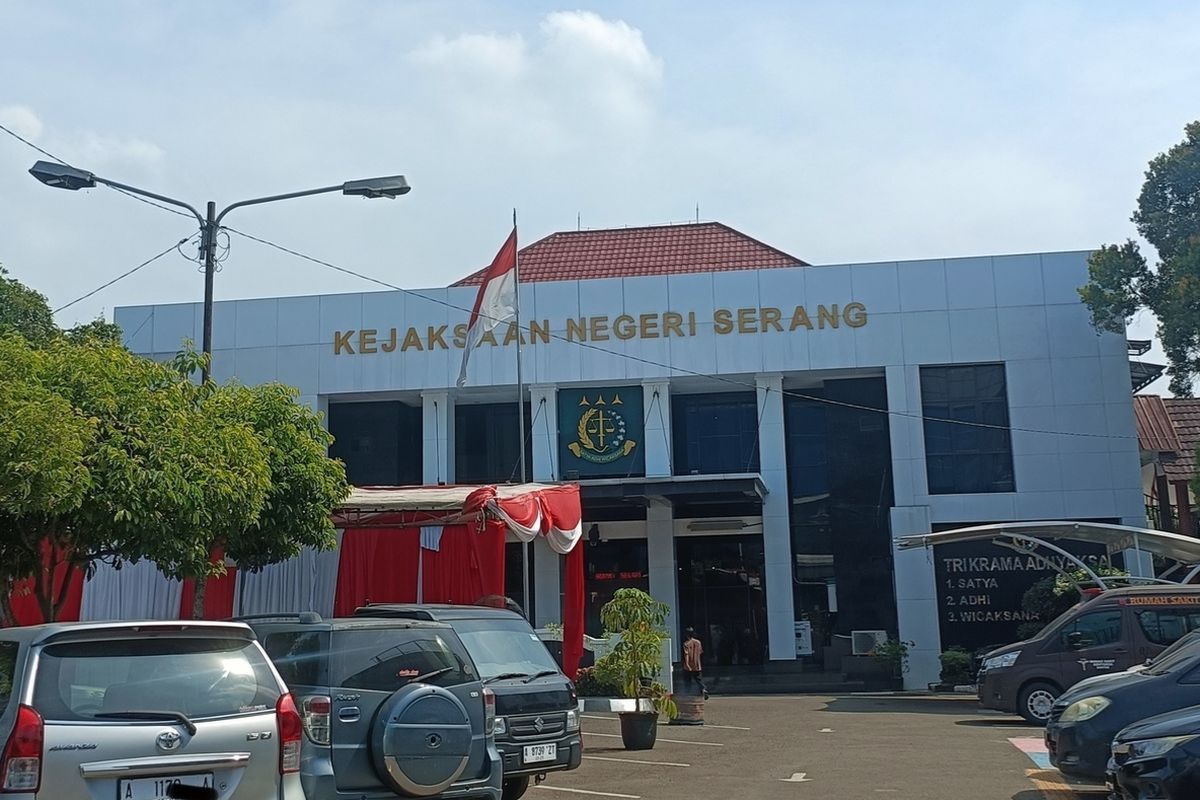 Kejari Serang Sita 9 Mobil Mewah dan Teropong Kasus Pungli Tanah
