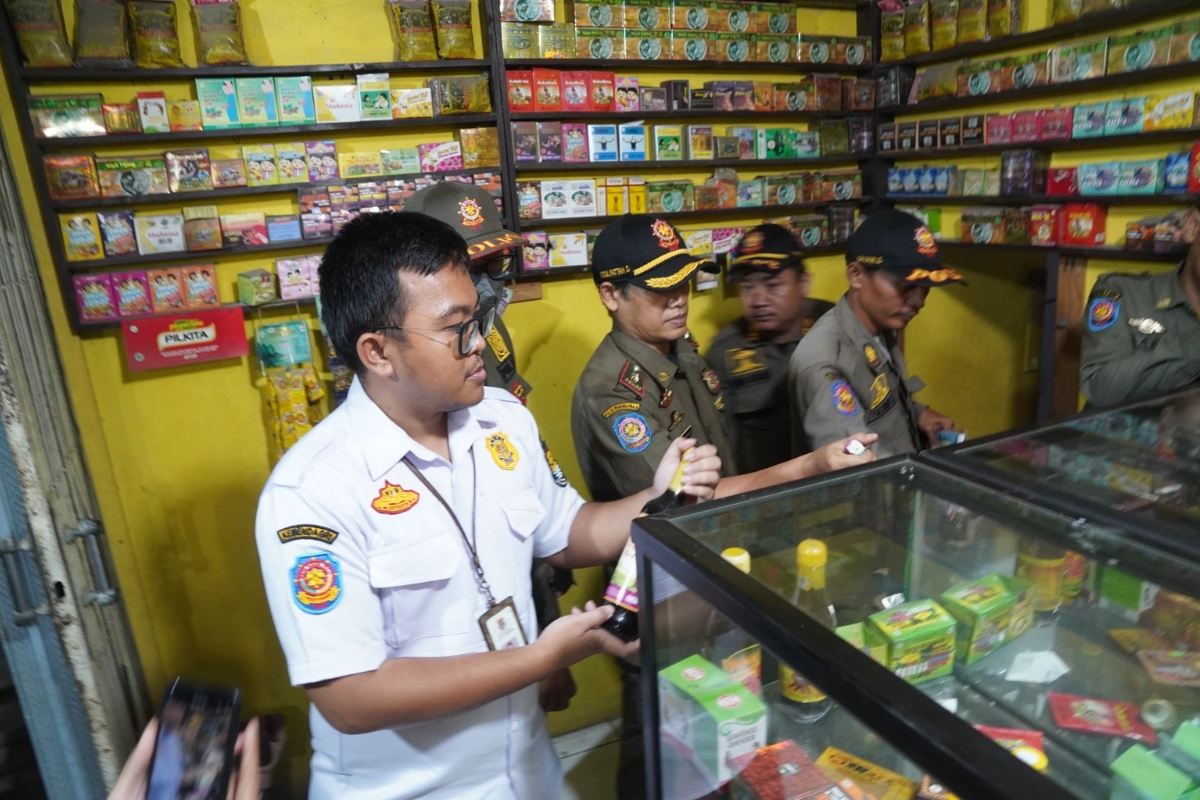 Warga Tigaraksa Geruduk Warung Miras, Polisi Siap Bongkar Paksa