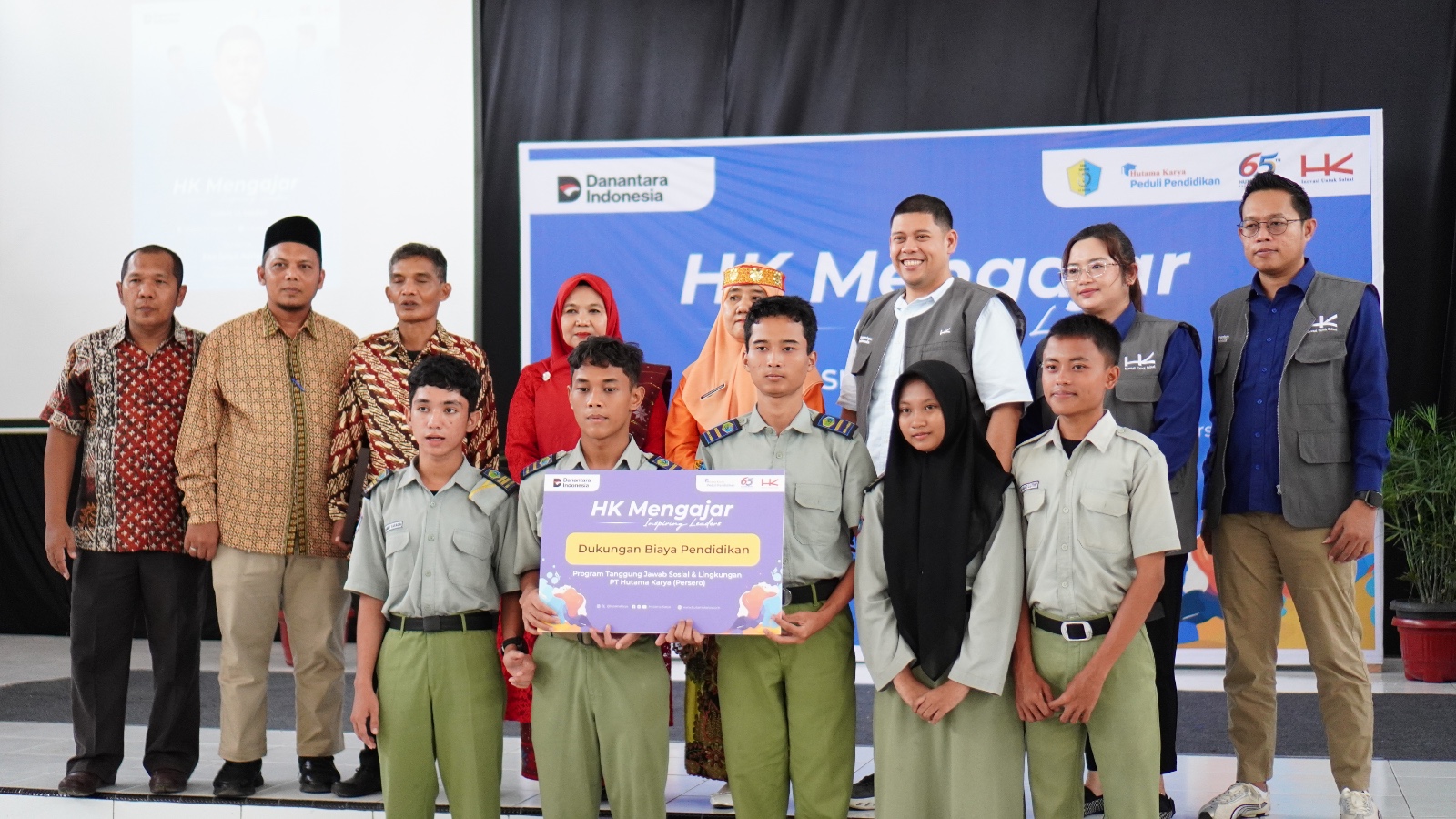 HK Mengajar Medan: Salurkan Beasiswa dan Fasilitas Ruangguru