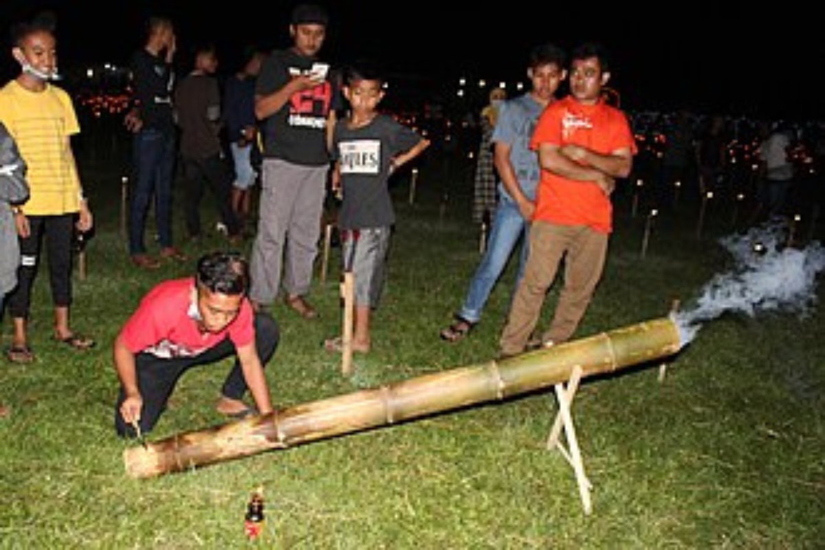Hindari Bahaya Setrum, Petani Blora Gunakan Alat Tradisional Bleng-Blengan